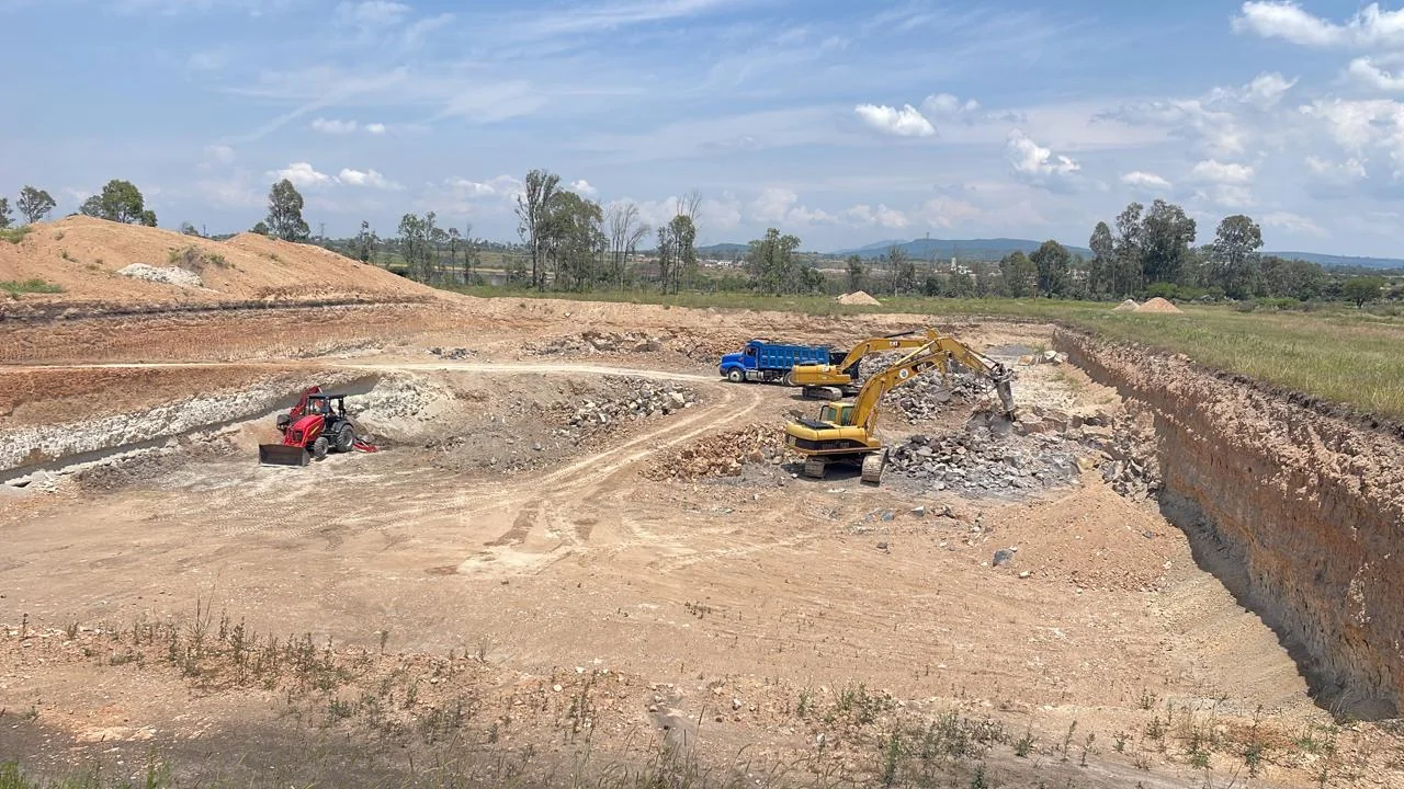 Excavación y nivelación de terreno